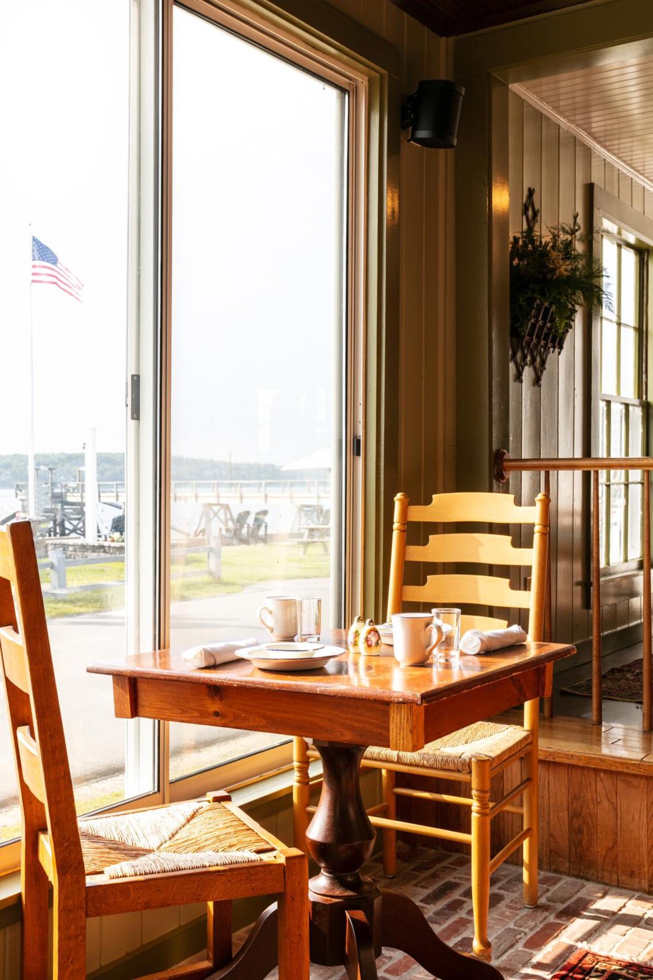 Bluebird Ocean Point Inn Exterior foto